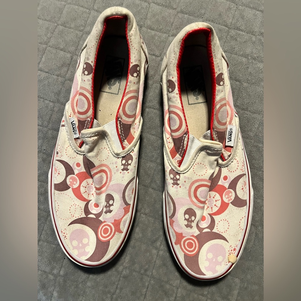 Vans skull slip on mens 8.0 women’s 9.5